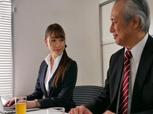 Viagem de negócios com o chefe da secretária Viagem de negócios com o chefe da secretária